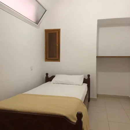 Avra ساراندا